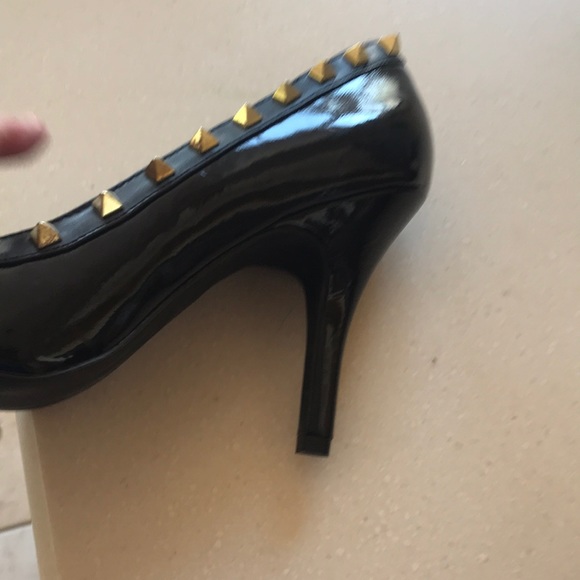 Shoes - Picture 4 of 4